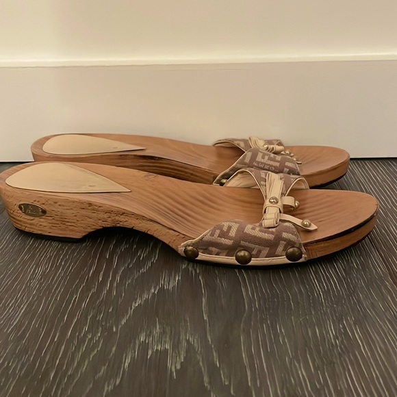 Fendi Zucca Sandals with hardware - Picture 2 of 5